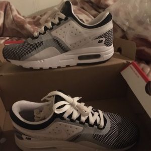 Nib 5.5 youth Nike air max zero